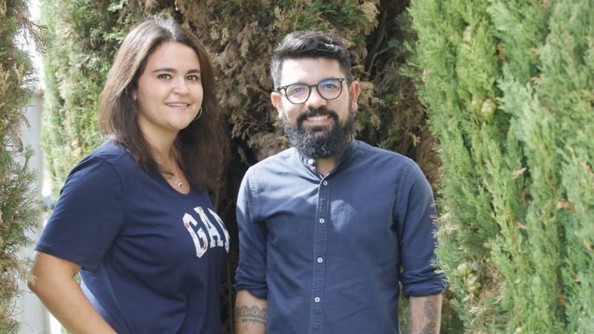 Laura Mures y Luis Álvarez, una historia de ida y vuelta de la inmigración joven que dejó León en busca de oportunidades en el extranjero. RAMIRO