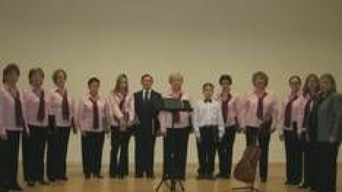 El coro Valdesabero durante la actuación en la casa de cultura
