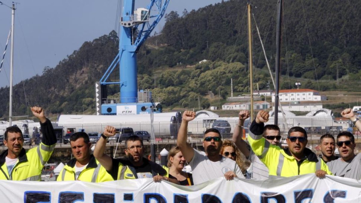 Protesta de estibadores en el puerto de El Ferrol.