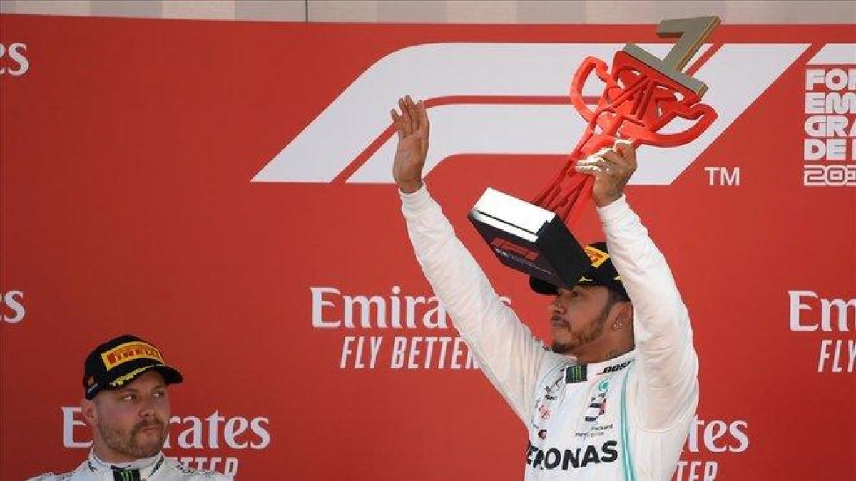 Lewis Hamilton (Mercedes) gana el GP de España y suma el quinto doblete para Mercedes.