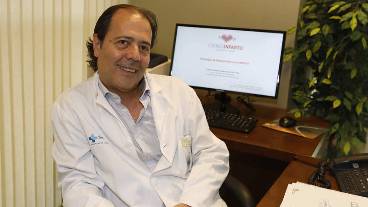 Felipe Fernández-Vázquez, jefe del servicio de Cardiología del Caule es el nuevo coordinador del Código Infarto de Castilla y León. MARCIANO PÉREZ