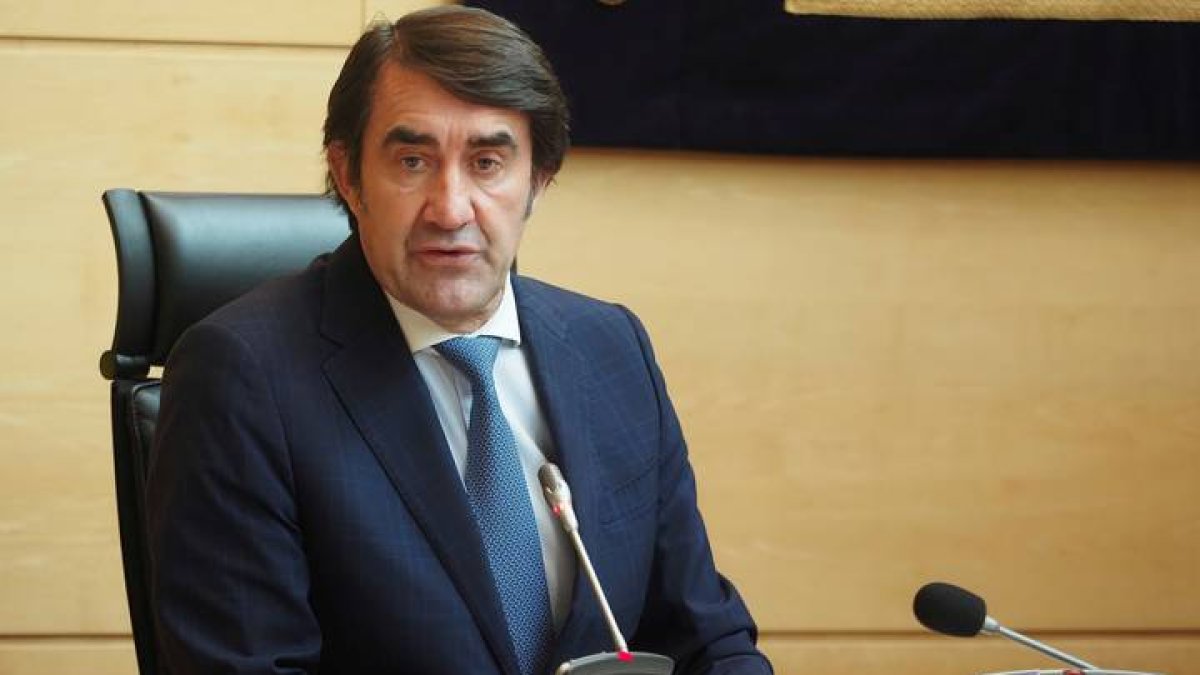 El consejero de Fomento y Medio Ambiente, Juan Carlos Suárez-Quiñones, presenta en la comisión de Economía y Hacienda de las Cortes de Castilla y León el Proyecto de los Presupuestos de la Comunidad para 2022 en lo relativo a su Consejería. R. GARCÍA