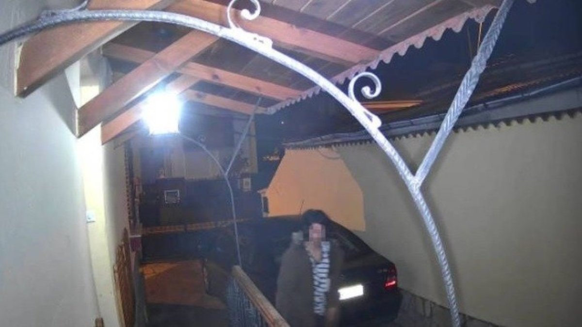 La cámara de una vivienda captó al presunto ladrón. DL
