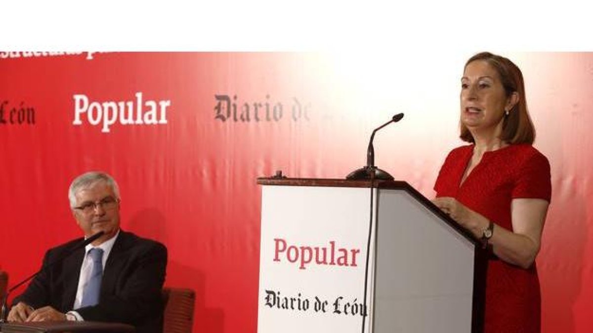 Ana Pastor, participa en la tercera edición de Foropyme de León, donde abordará el tema de las infraestructuras en la Comunidad. Junto a ella, el subdirector general del Grupo Banco Popular, Antonio Pérez