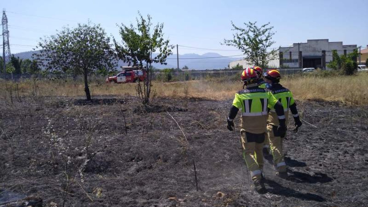 Terreno afectado por las llamas en Ponferrada. BOMBEROS PONFERRADA