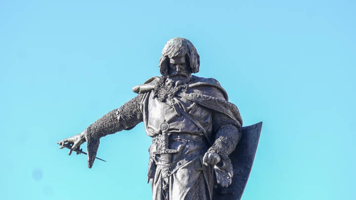 Imagen de la estatua erigida en León en honor a Guzmán el Bueno.  MIGUEL F. B