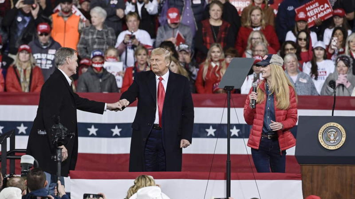 Donald Trump, ayer, en un acto de campaña para el Senado celebrado en Georgia. STAN BADZ