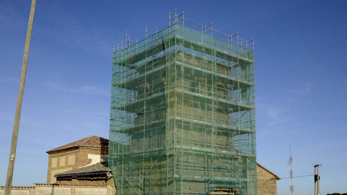 Las obras ya han comenzado y la torre podría estar restaurada en noviembre. ACACIO