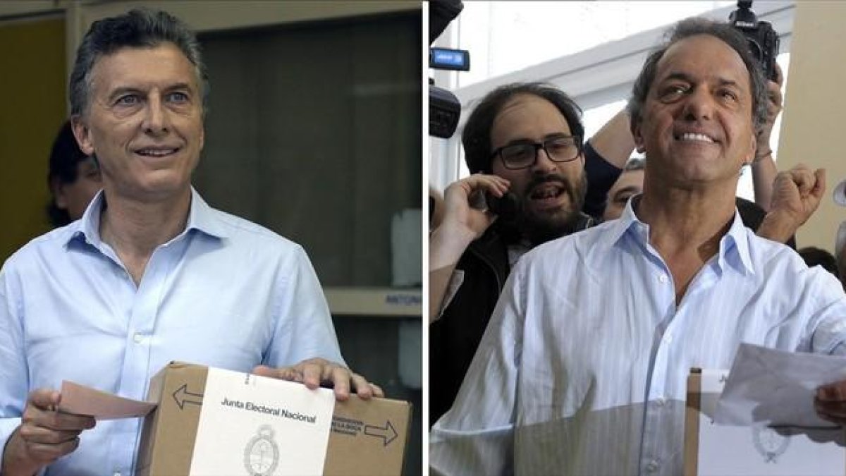 Fotomontaje con Macri (izquierda) y Scioli tras votar en Buenos Aires y Tigre, respectivamente, este domingo.