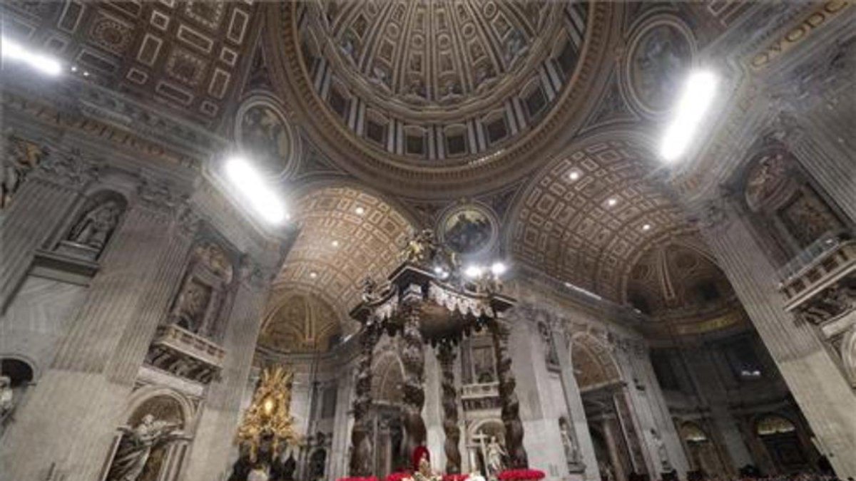 Mensaje del Papa de Nochebuena en la basílica de San Pedro. /