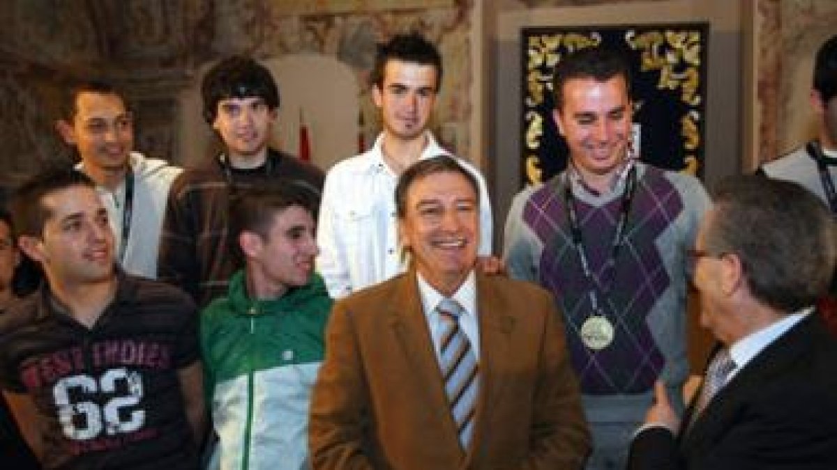 Mateos recibe a los ganadores del Campeonato de Formación Profesional Spainskills .