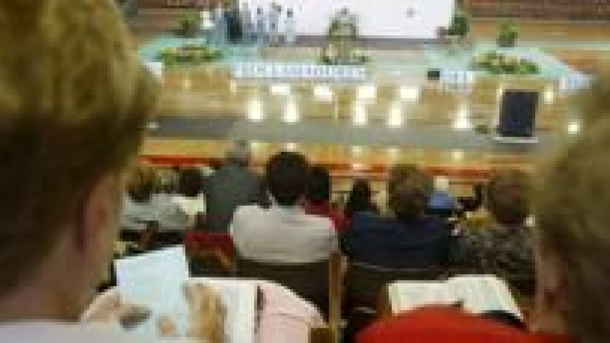 La asamblea de Testigos de Jehová abarrotó ayer el Palacio Municipal de Deportes