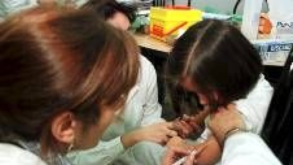 Los pediatras quieren incluir la vacuna contra la varicela en el calendario obligatorio infantil