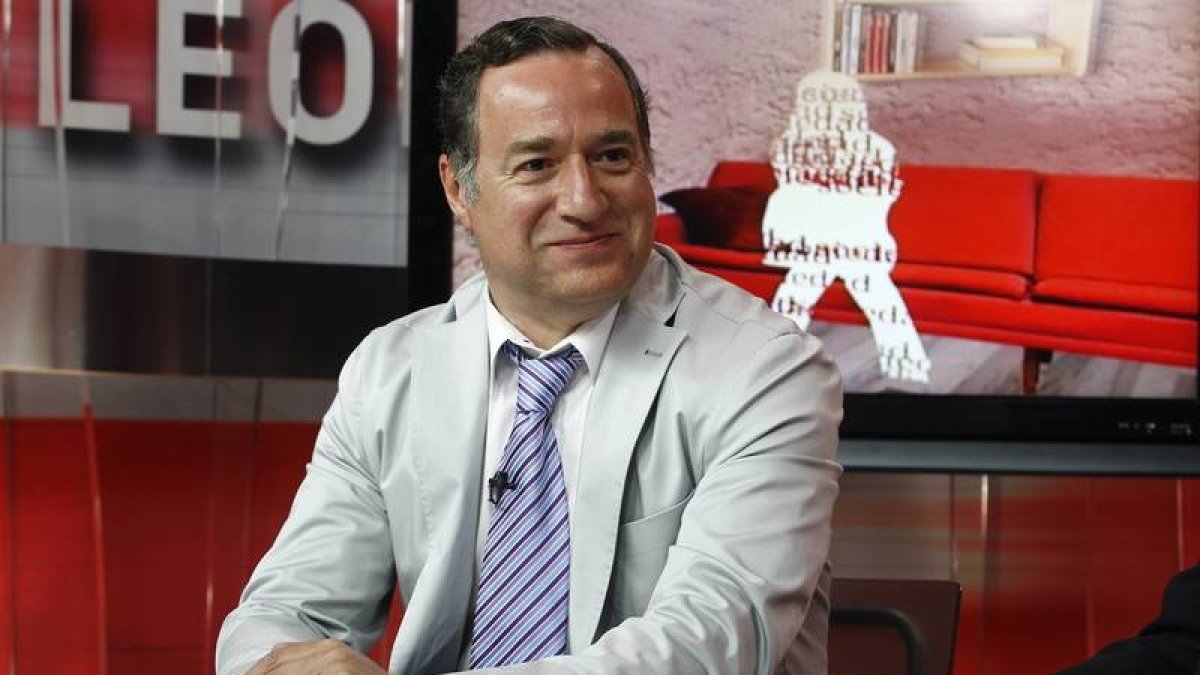 Alejandro Valderas, en una entrevista en la televisión