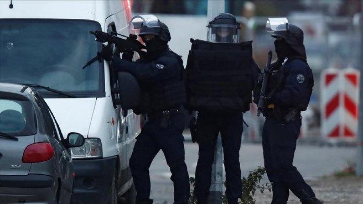 Fuerzas especiales de la policía francesa en Estrasburgo.
