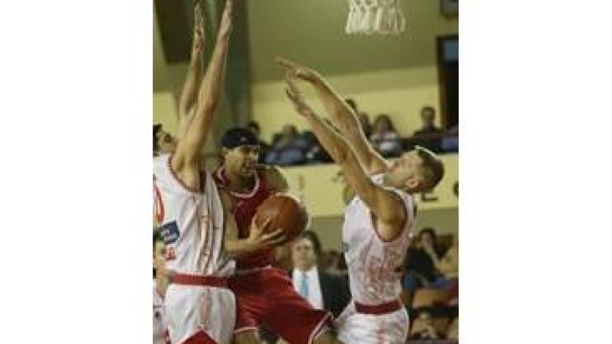 Brown realizó un gran partido contra Gijón en la ida (89-78)