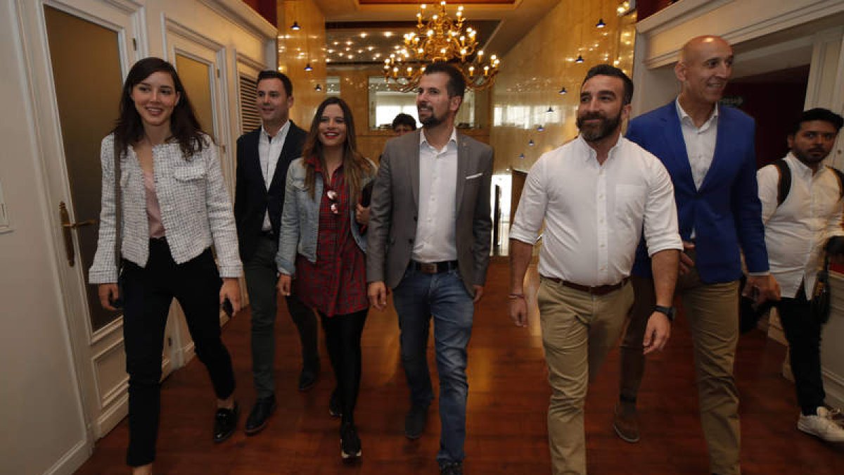 Fernández, Cendón, Rubio, Tudanca, Polo y Diez en el Hotel Conde Luna. RAMIRO