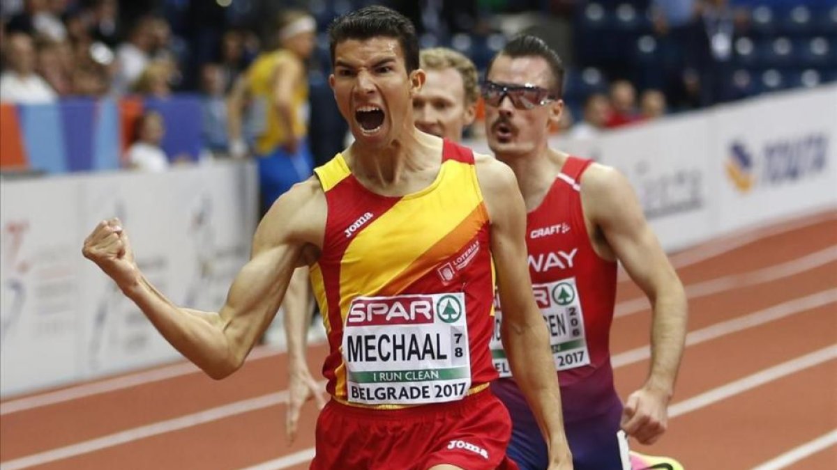Adel Mechaal celebra el éxito en los 3.000 metros de Belgrado