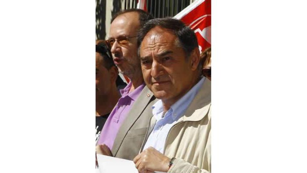 Ignacio Fernández, de CC.OO. y Arturo Fernández, de UGT.