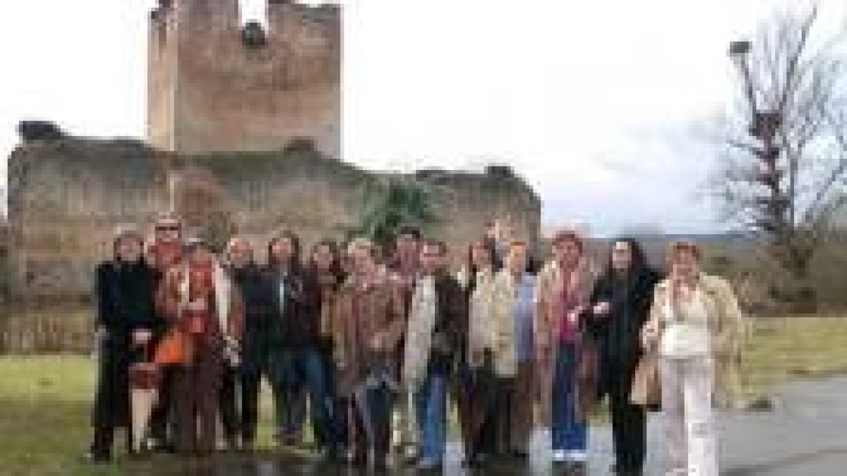 Las alcaldesas de la provincia de León visitaron el castillo de Villapadierna