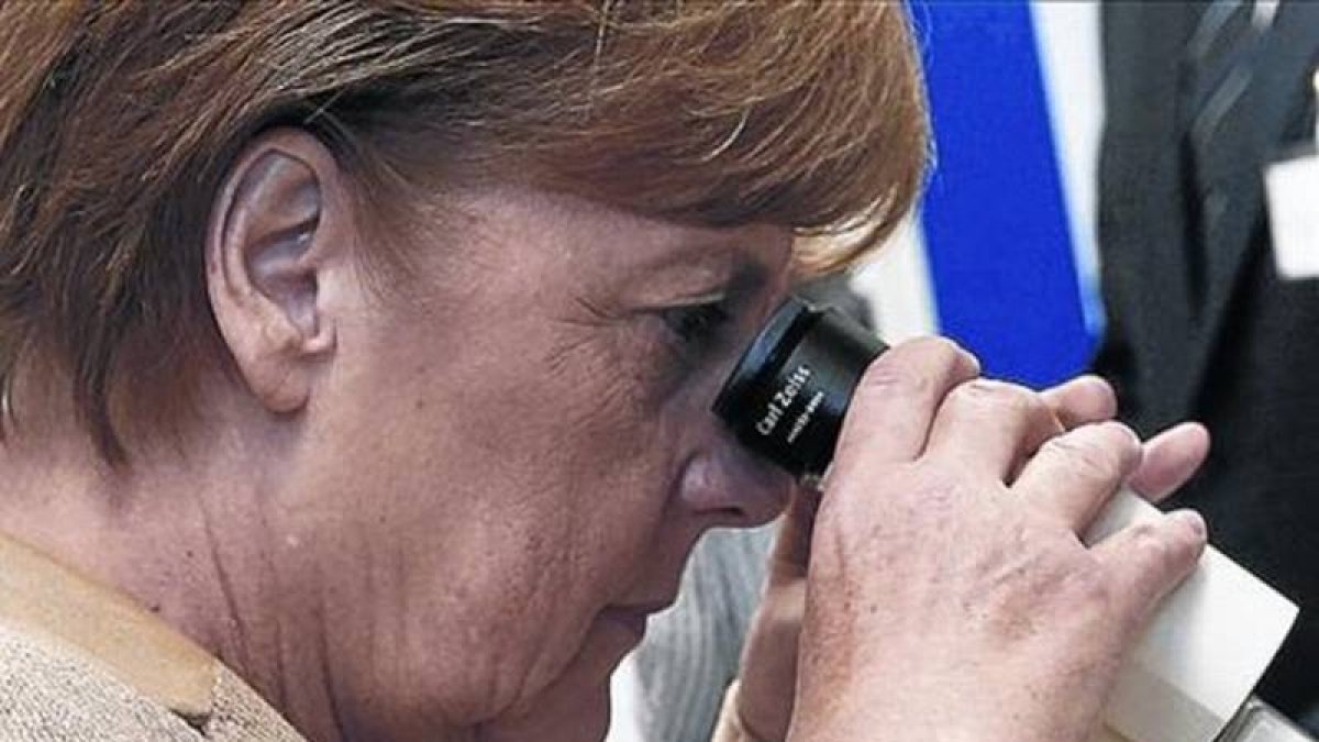 Merkel, en un centro de investigación en Heidelberg (Alemania).