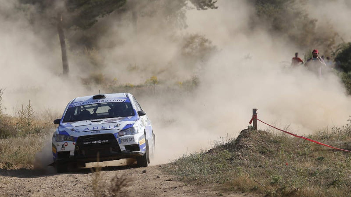 Alexander Villanueva, segundo con el CitroÉn C-3. FERNANDO OTERO