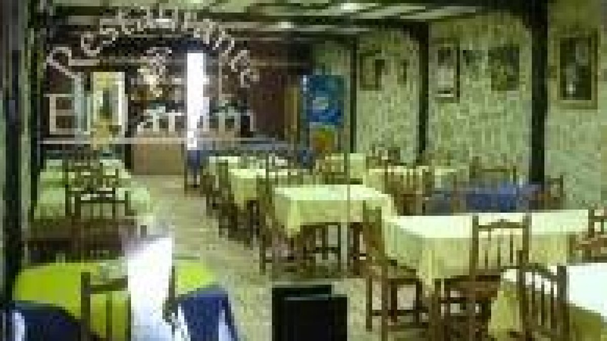 Interior del hostal-restaurante El Jardín de Laguna de Negrillos, subvencionado por Poeda