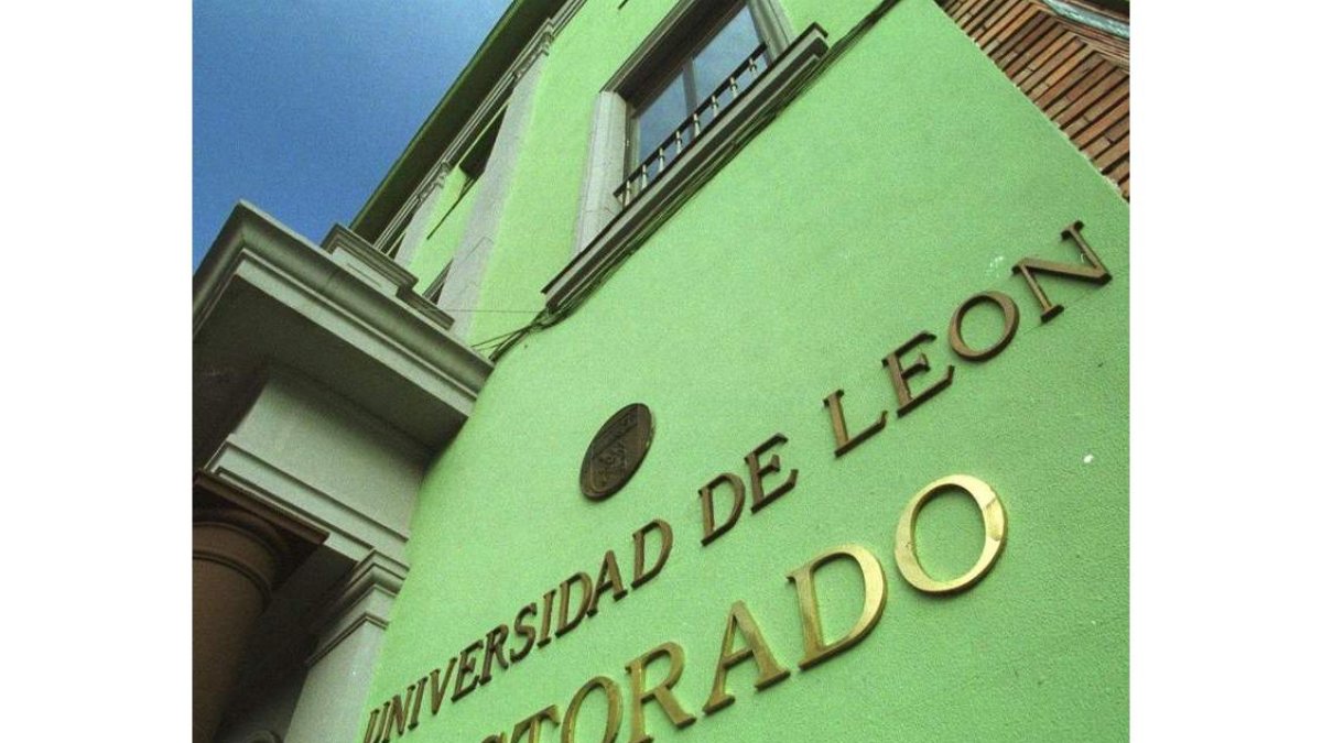 Fachada del rectorado de la Universidad de León, en el Albéitar. NORBERTO