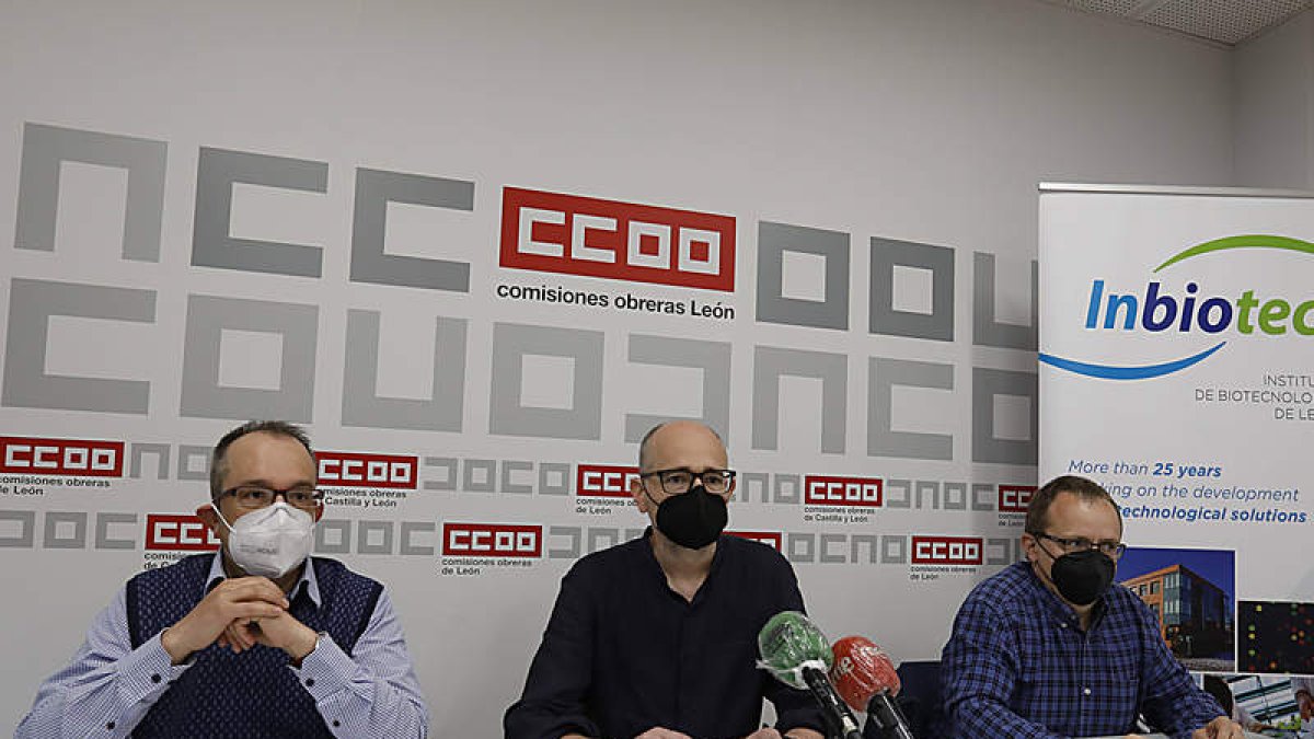 Antonio Martínez, José Antonio Alegre y Alberto Sola, ayer en rueda de prensa. MARCIANO PÉREZ