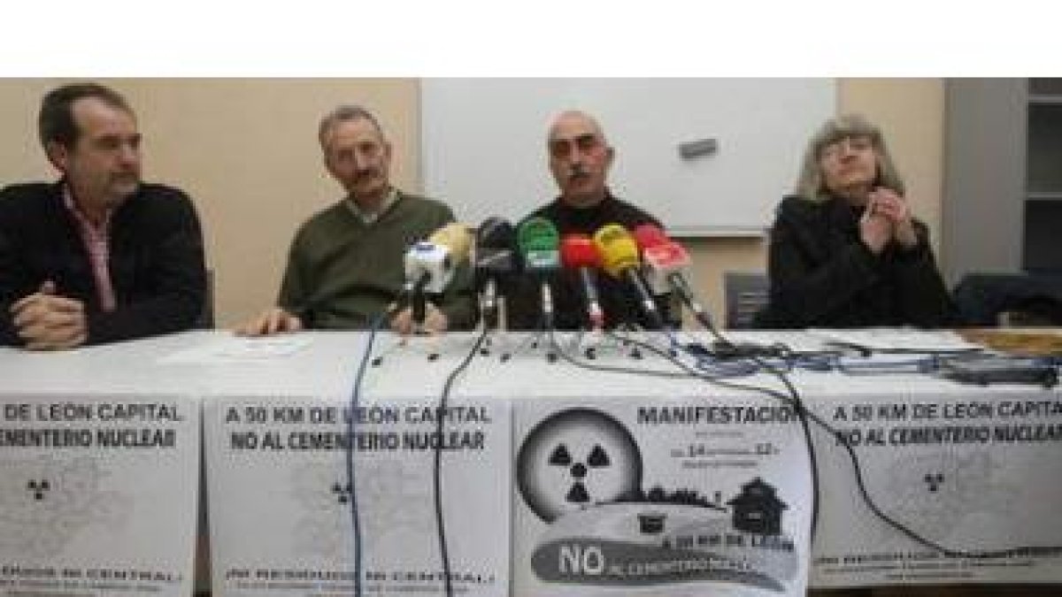 Ismael González, Urbano Seco, Manuel Martínez y Ángeles Murciego, durante la rueda de prensa de ayer