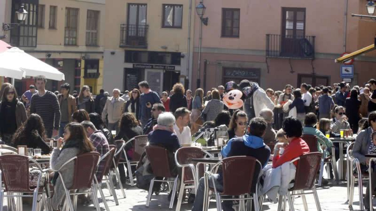 Las calles del Barrio Húmedo muestran la gran afluencia de público registrada durante la Semana Santa.