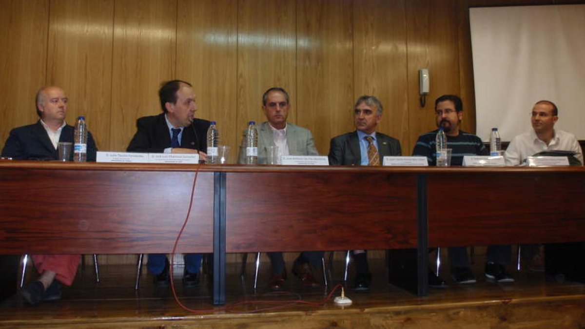 Tascón, Chamosa, De Paz, Fernández, Prieto y García en la inauguración del curso de la ULE.