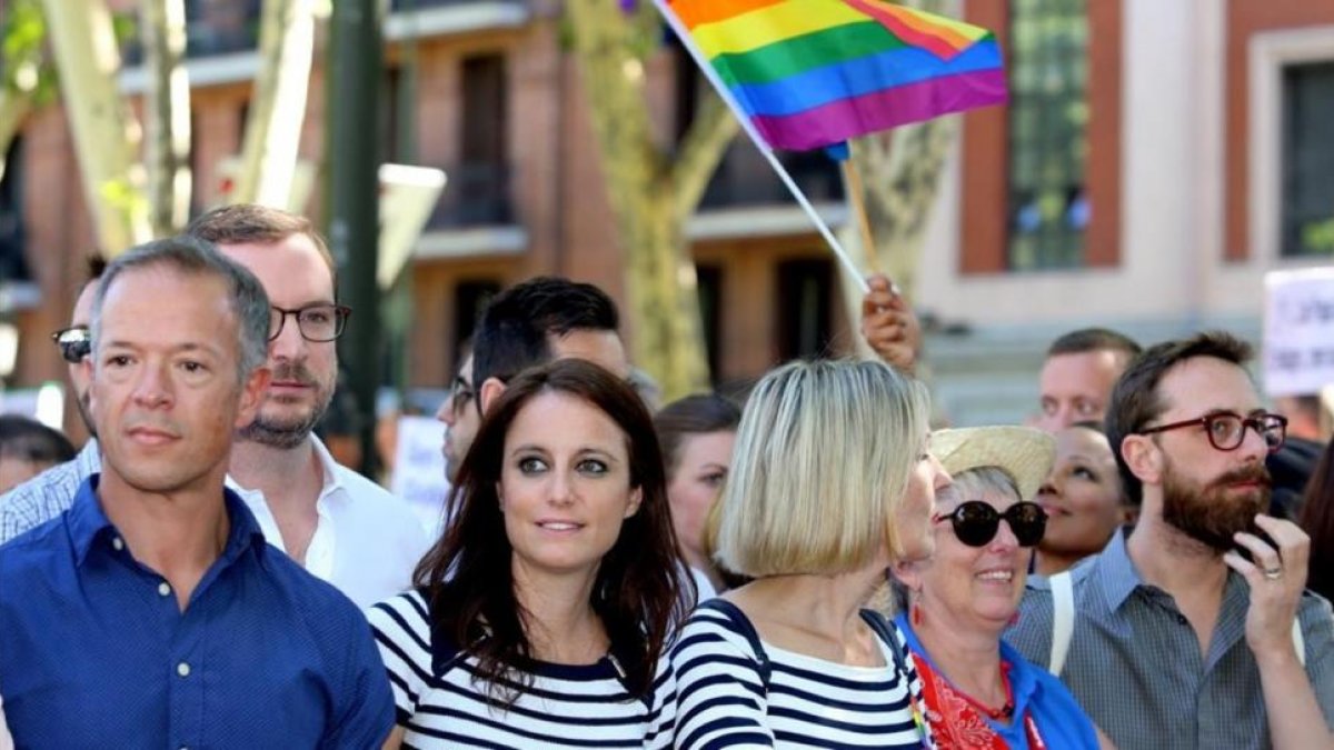 Andrea Levy, vicesecretaria de Estudios y Programas del PP, en la manifestación del Orgullo Gay en Madrid.