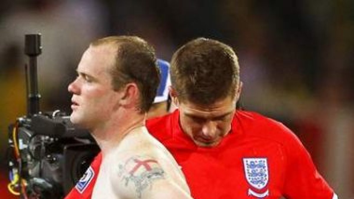 Rooney y Gerrard eran al final del partido la imagen viva de la debacle inglesa.