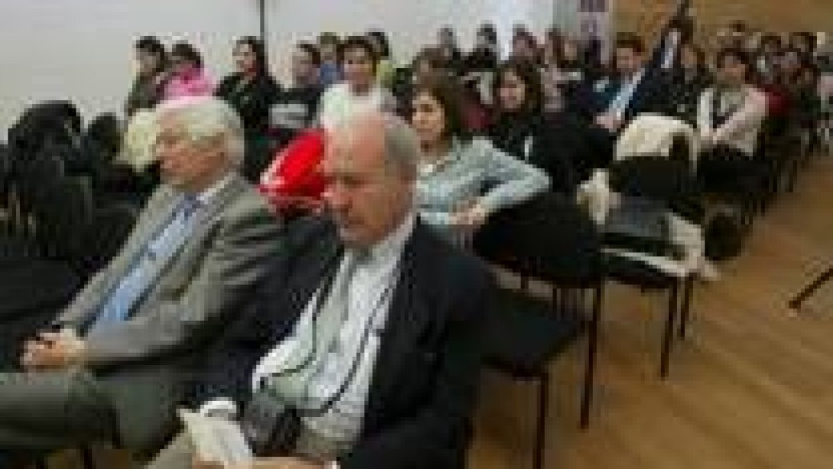 Asistentes a las jornadas sobre salud bucodental celebrado en León