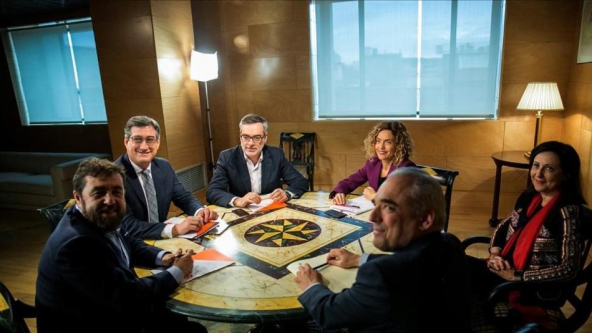 Los equipos del PSOE y Ciudadanos, este miércoles en el Congreso de los Diputados.