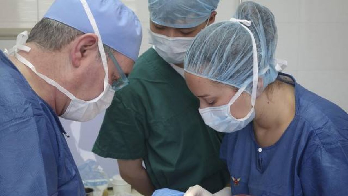 Un coruñés es el primer médico jefe extranjero de un hospital público chino.