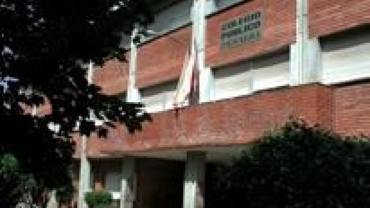 El colegio de Peñalba es uno de los centros educativos para los que el PSOE pide una reconversión