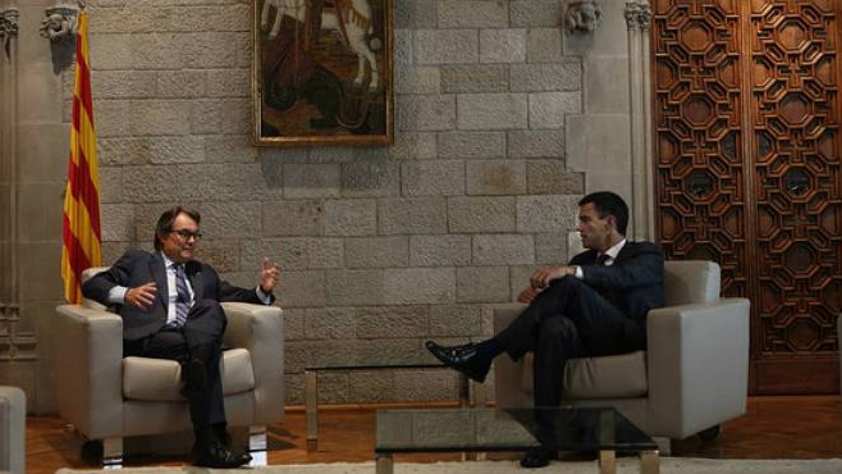 La declaraciones del nuevo líder del PSOE, Pedro Sánchez, después de la reunión con el 'president' Mas.