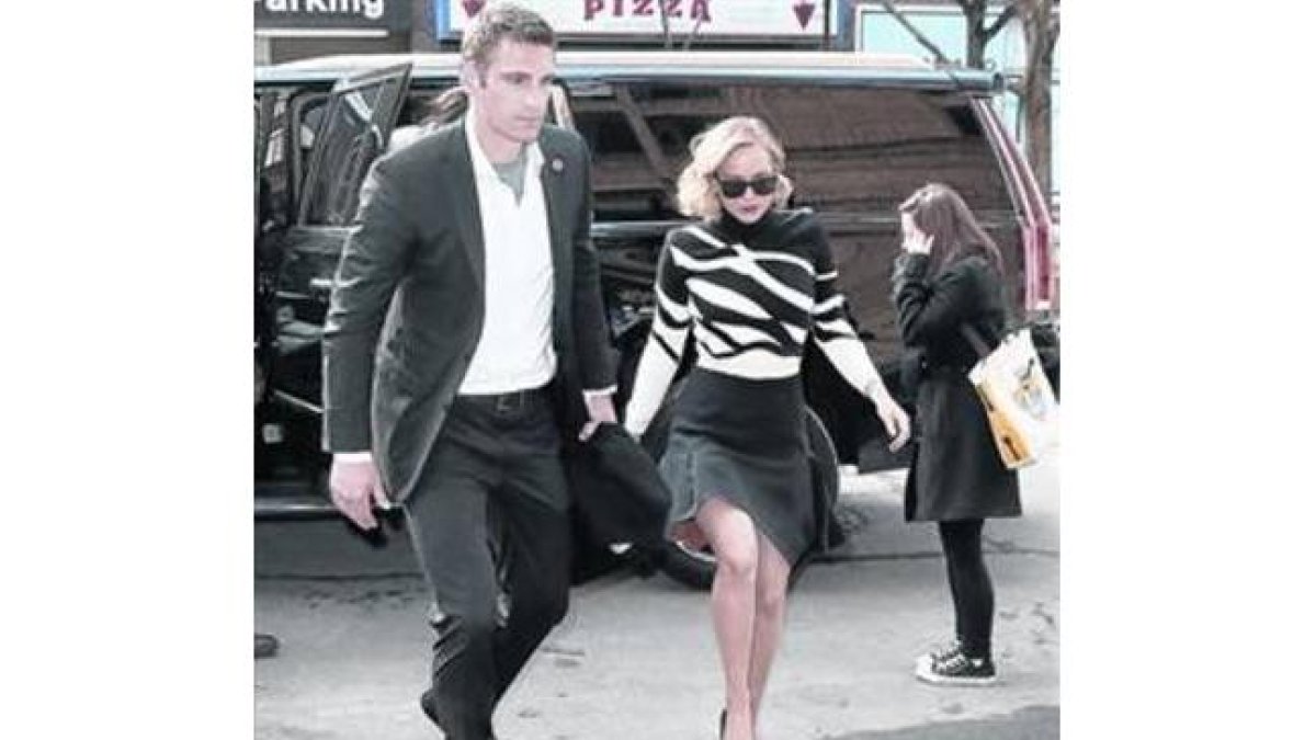 Greg Lenz acompaña a Jennifer Lawrence en Nueva York, en marzo.