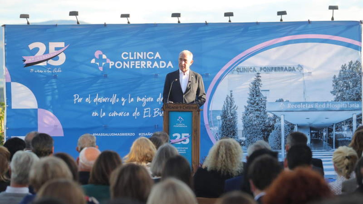 El presidente de Recoletas Red Hospitalaria, Amando J. Rodríguez, durante su intervención en el acto del 25º aniversario. L. DE LA MATA