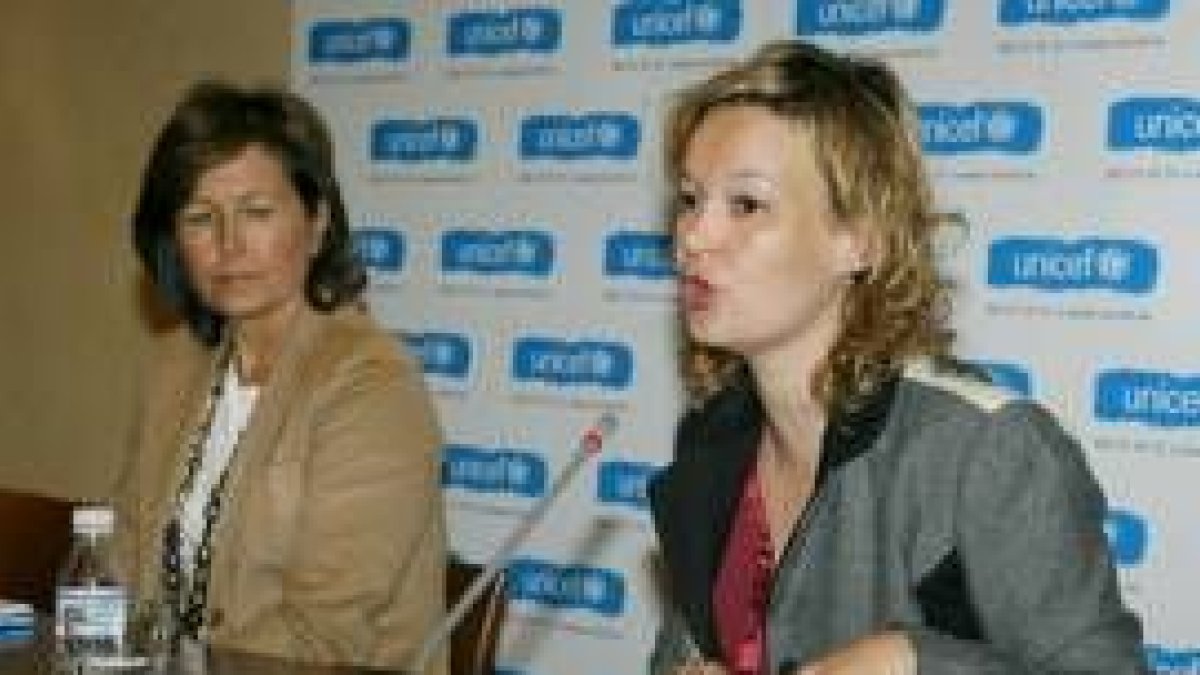 La presidenta de Unicef, Consuelo Crespo, y la secretaria de Estado de Cooperación, Leire Pajín