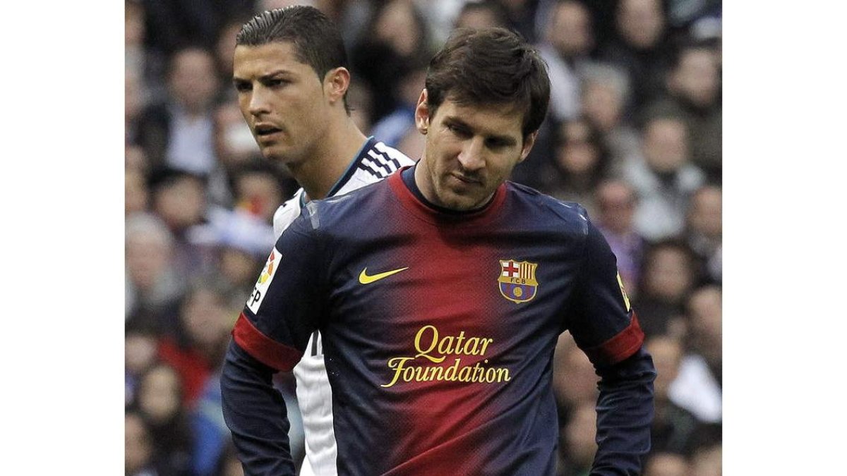 Lionel Messi y el delantero portugués Cristiano Ronaldo durante el Clásico.