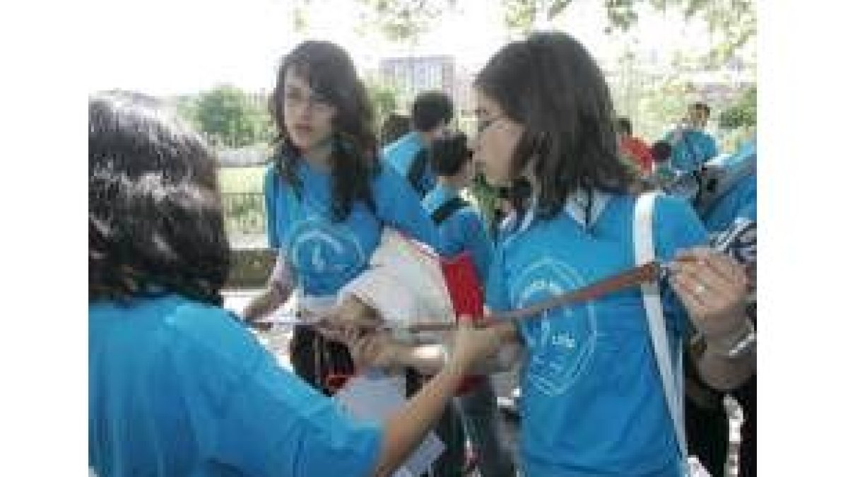 Escolares durante la prueba por equipos celebrada en Ponferrada