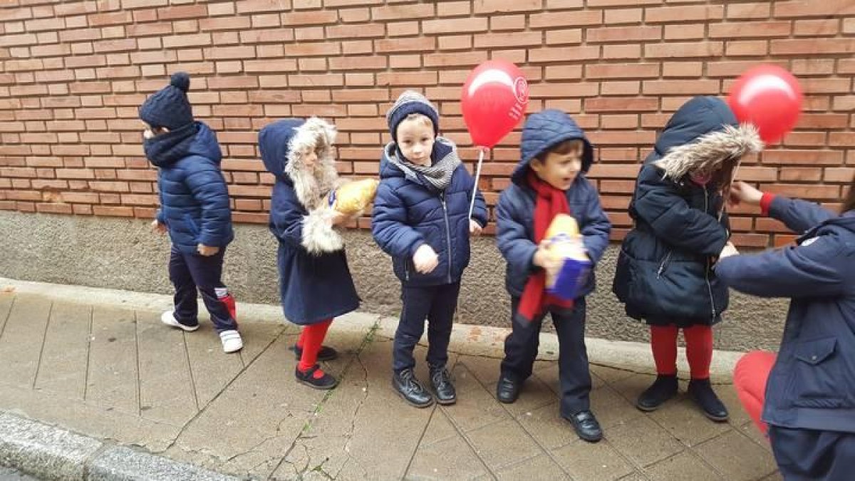 La cadena solidaria de los niños del colegio Discípulas de Jesús