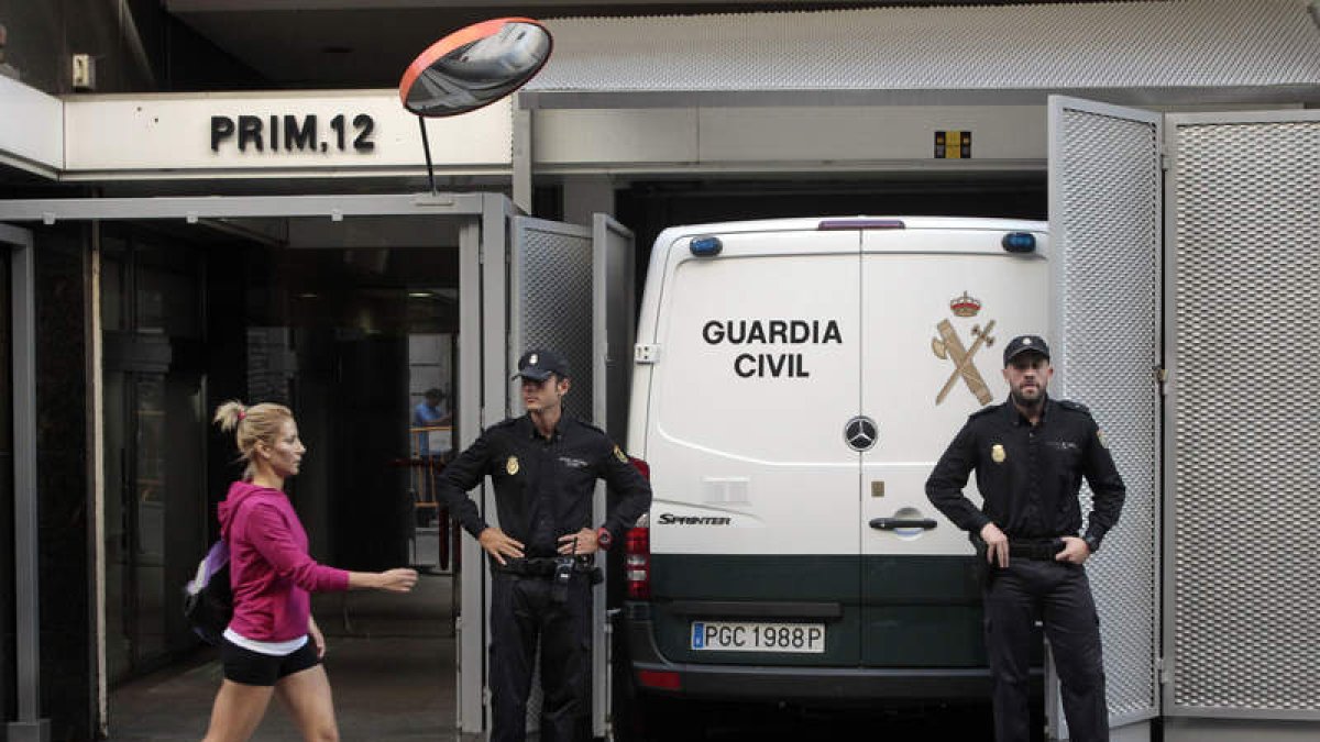 Detenidos por la pieza leonesa llegan a la Audiencia Nacional en Madrid. RAQUEL VIECO