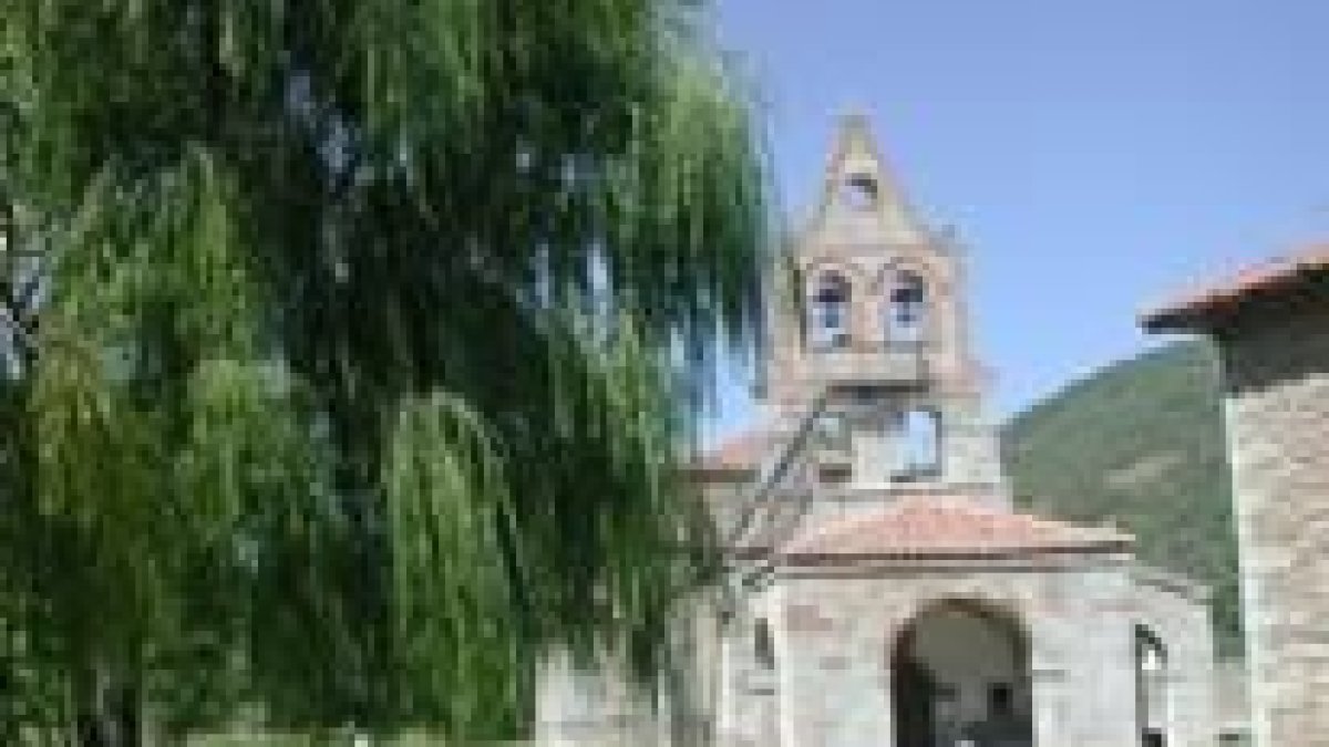 En la fotografía, la ermita de Buen Suceso de La Pola de Gordón