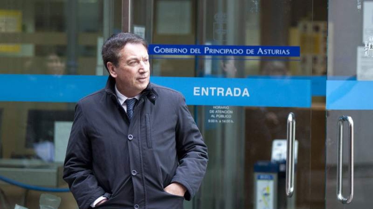Rodolfo Cachero, en los juzgados de Oviedo, en febrero del año pasado. FERNANDO RDORÍGUEZ / LNE