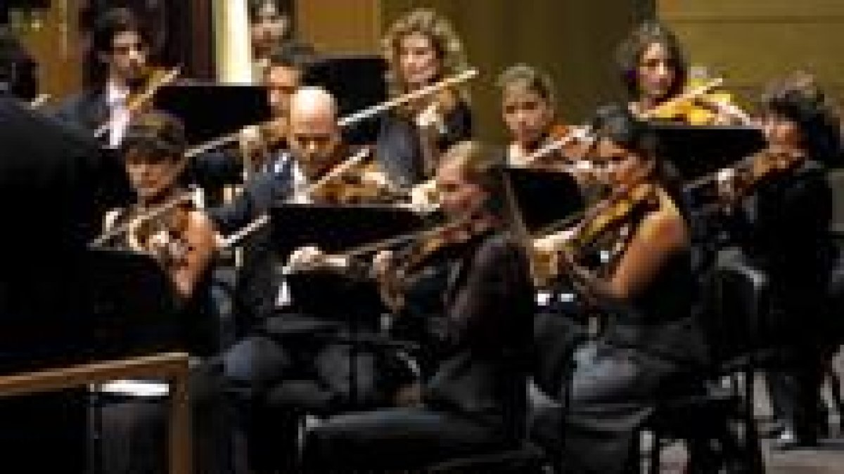 La Orquesta Sinfónica de Galicia ofreció anoche un espléndido concierto en el Auditorio