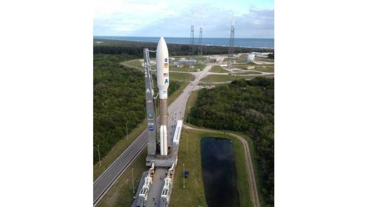 Cohete Atlas V que transporta el robot Curiosity, antes de despegar de Cabo Cañaveral.